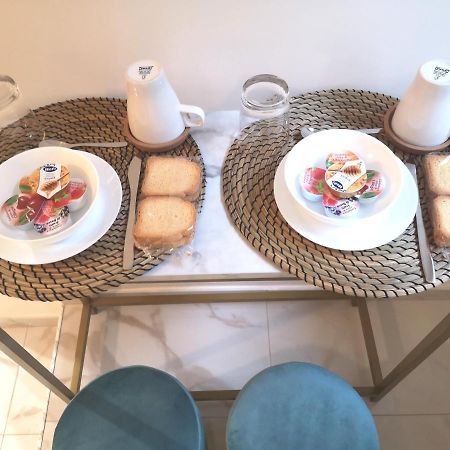 Domus Leone Tre Bed and Breakfast Napels Buitenkant foto