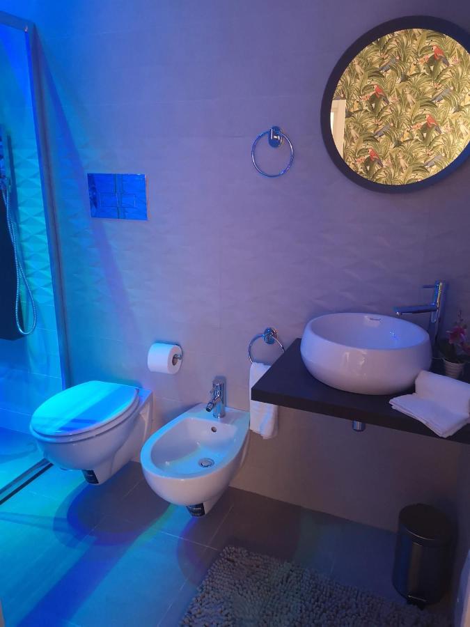 Domus Leone Tre Bed and Breakfast Napels Buitenkant foto