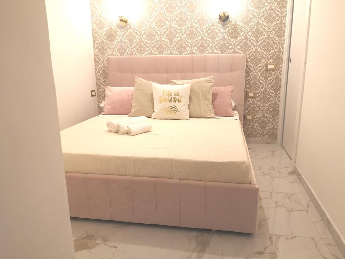 Domus Leone Tre Bed and Breakfast Napels Buitenkant foto