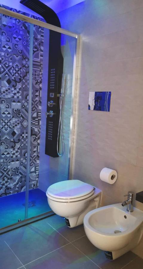 Domus Leone Tre Bed and Breakfast Napels Buitenkant foto