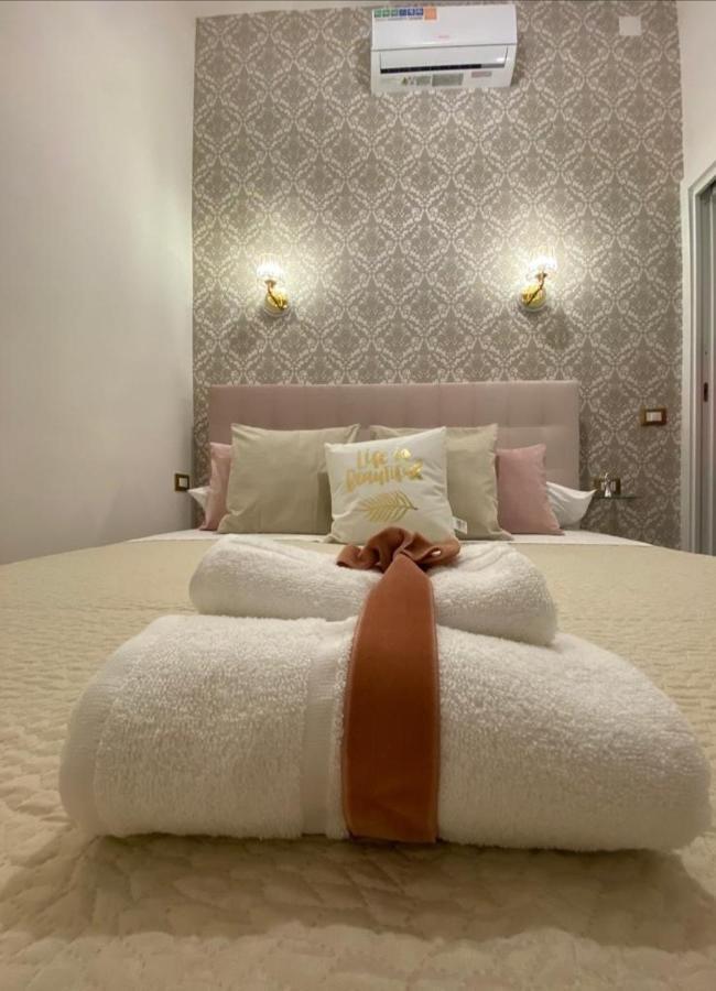 Domus Leone Tre Bed and Breakfast Napels Buitenkant foto