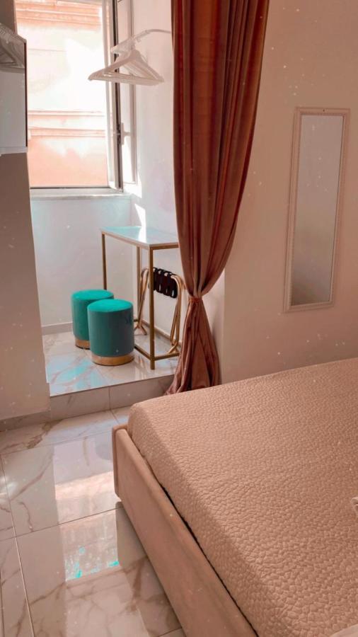 Domus Leone Tre Bed and Breakfast Napels Buitenkant foto