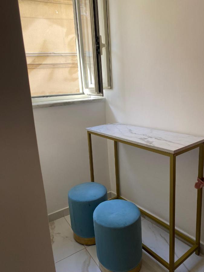 Domus Leone Tre Bed and Breakfast Napels Buitenkant foto